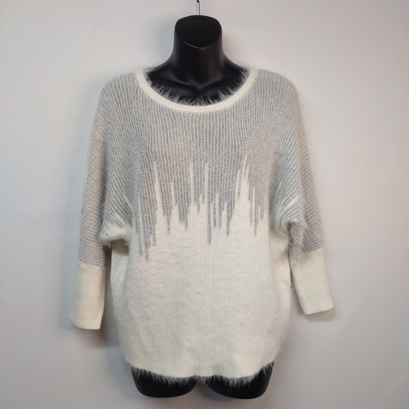 Jennifer Lopez Sweaters - Jennifer Lopez White Sliver 3/4 Bat Sleeve Sweater Size M